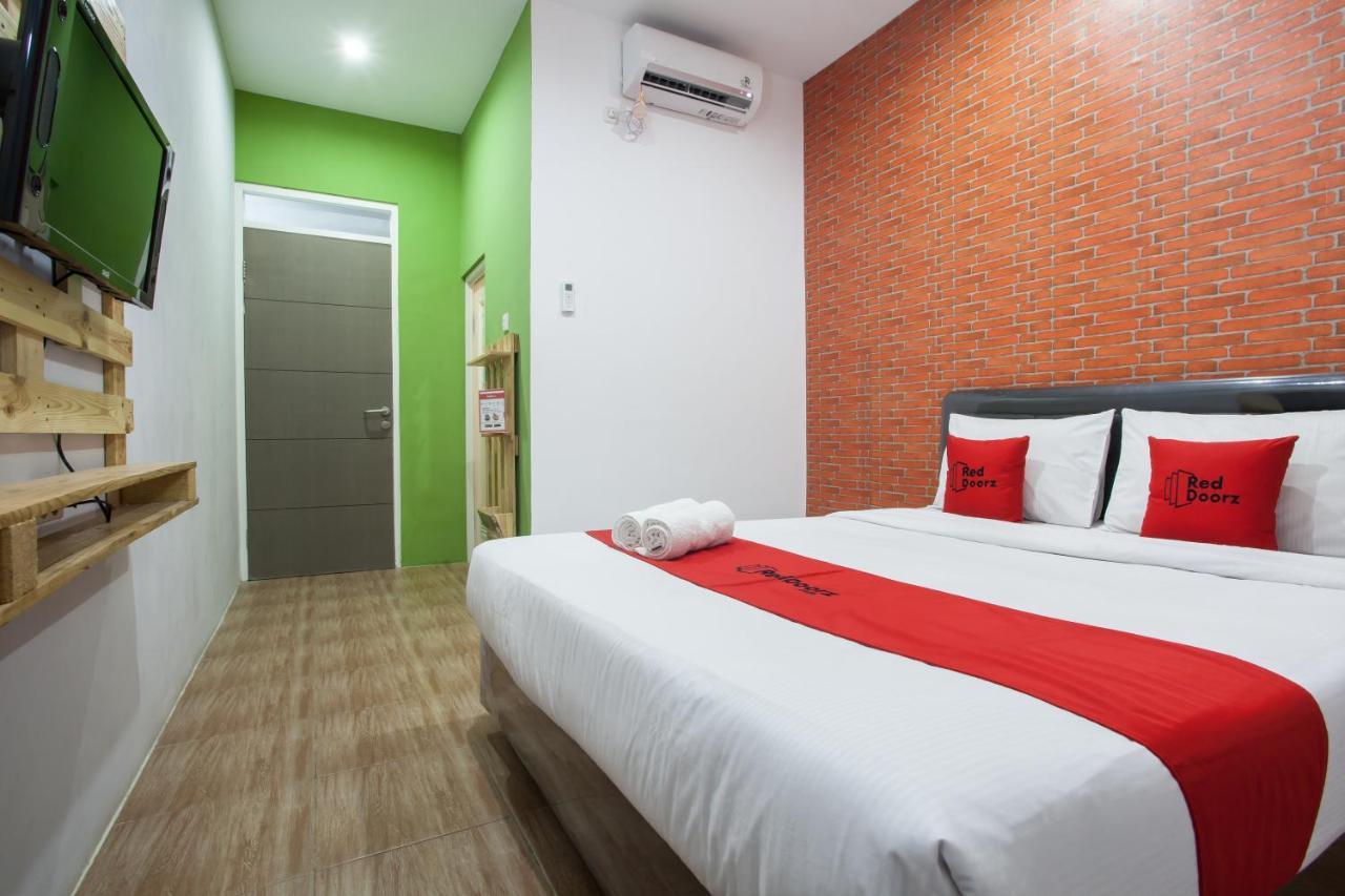 Reddoorz Plus @ Raya Sengkaling Malang Bagian luar foto